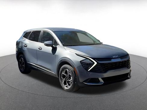 Used 2025 Kia Sportage LX image 3