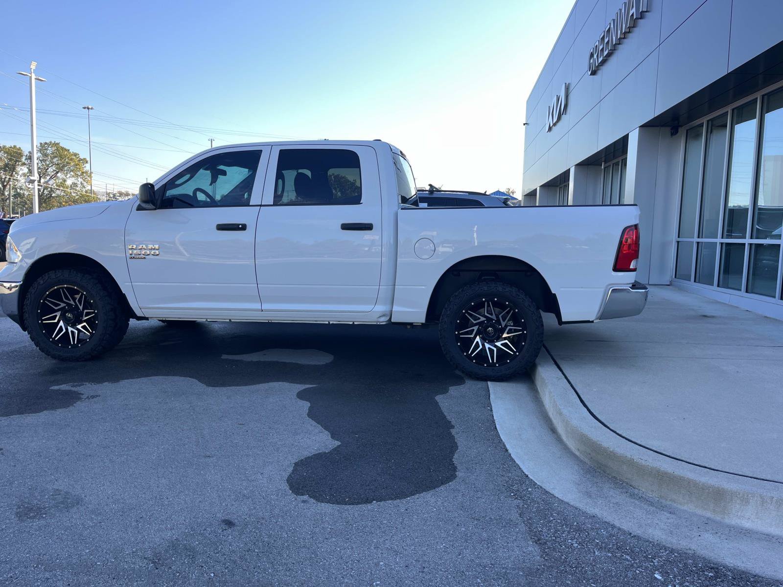 Used 2022 RAM 1500 Classic SLT AWD/4WD image 5
