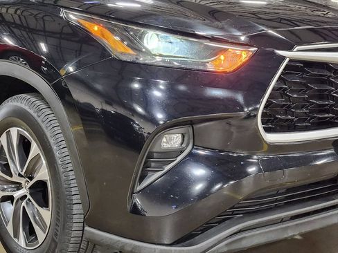 Used 2022 Toyota Highlander XLE FWD image 13