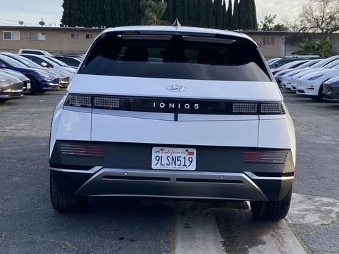 Used 2024 Hyundai Ioniq 5 SE image 3