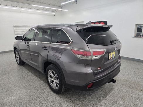 Used 2016 Toyota Highlander XLE FWD image 4