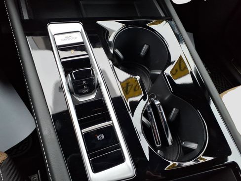 Used 2024 Volkswagen Atlas Cross Sport SE image 20