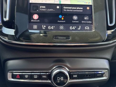 Used 2025 Volvo XC40 B5 Plus image 25