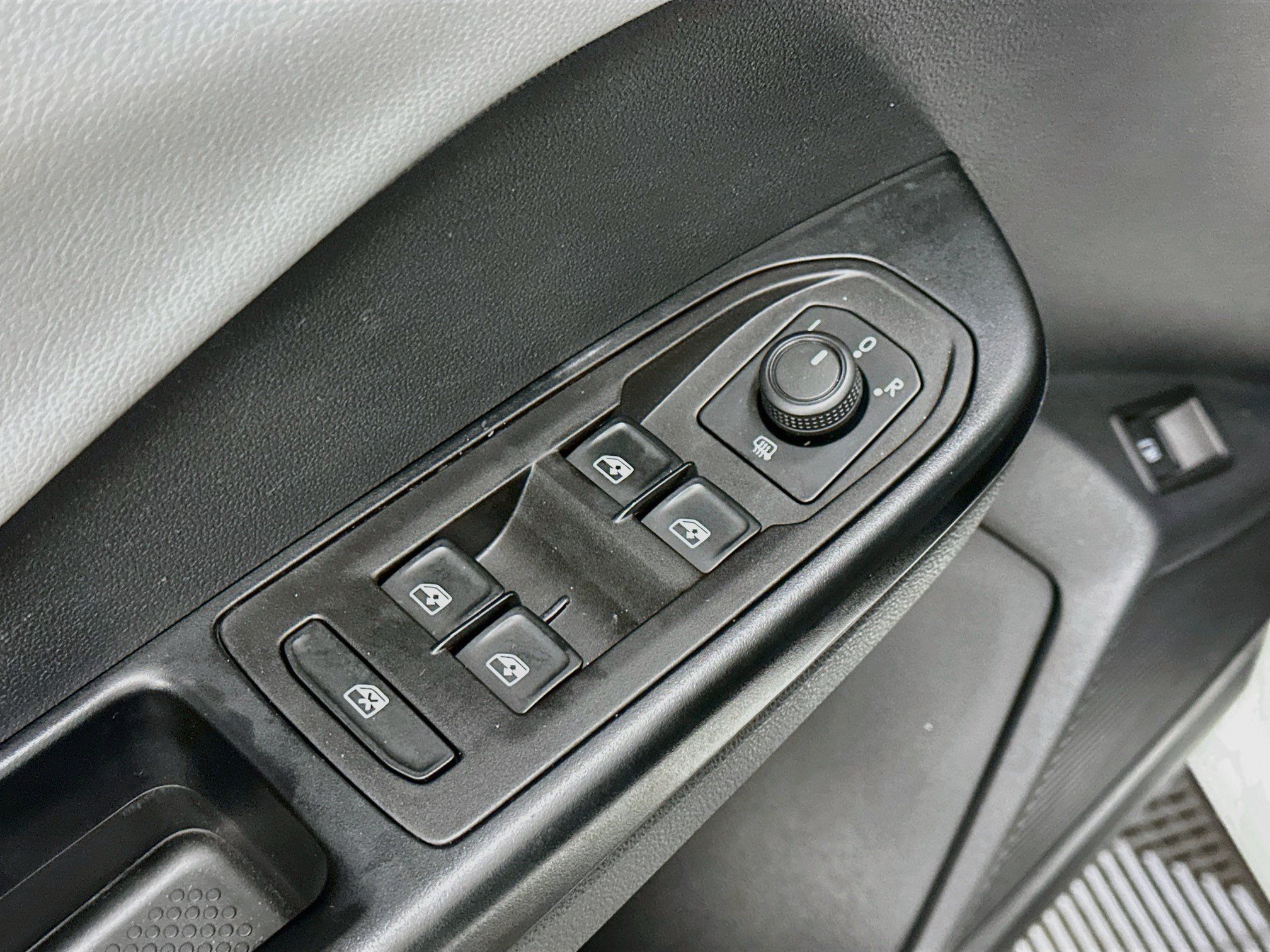 Used 2023 Volkswagen Taos SE w/ Panoramic Sunroof Package AWD/4WD image 15