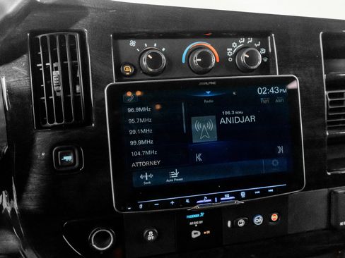 Used 2023 GMC Savana 2500 image 38