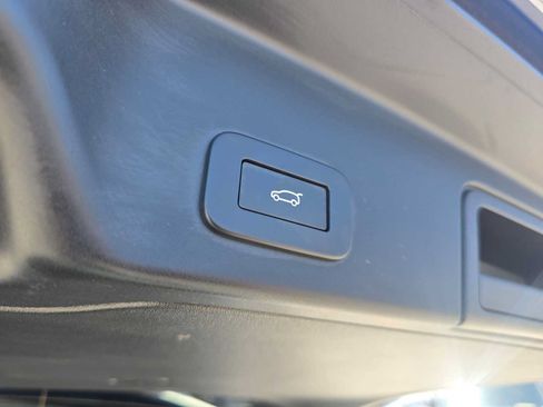 Used 2026 Land Rover Range Rover Evoque Dynamic SE AWD/4WD image 15