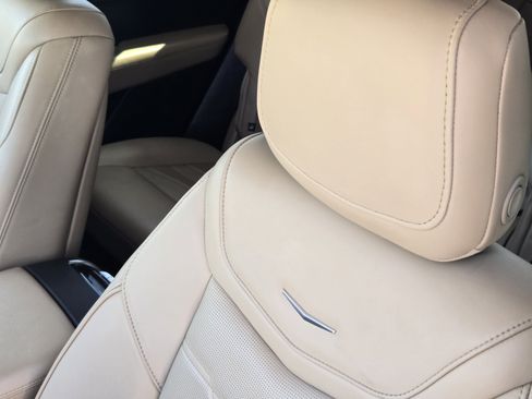 Used 2022 Cadillac XT6 Premium Luxury w/ Platinum Package FWD image 22