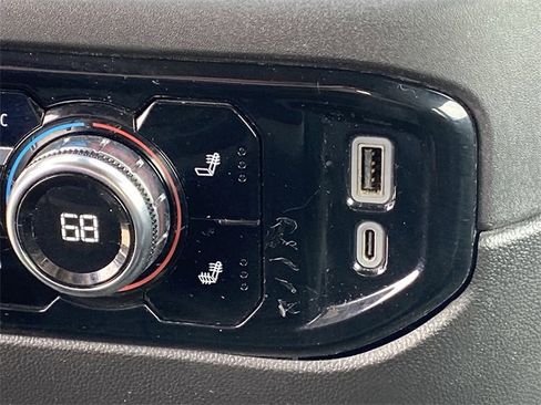 Used 2024 GMC Sierra 1500 SLT image 19