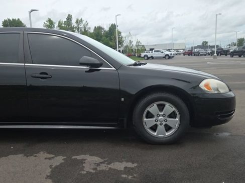 Used 2009 Chevrolet Impala LT FWD image 4