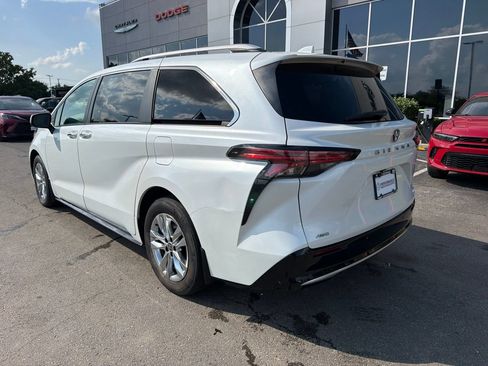 Used 2022 Toyota Sienna Limited AWD/4WD image 6