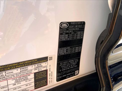 Used 2023 Land Rover Defender 130 X-Dynamic SE image 37