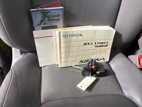 Used 2005 Toyota Sienna XLE Limited w/ XLE Limited Pkg 2 AWD/4WD image 25
