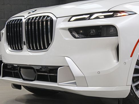 Used 2025 BMW X7 xDrive40i AWD/4WD image 5