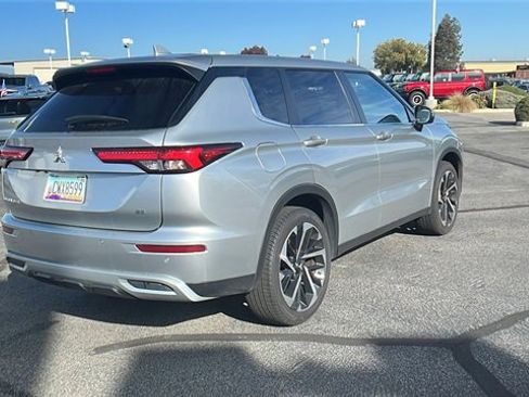 Used 2024 Mitsubishi Outlander SE image 3