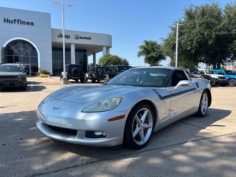 Used 2011 Chevrolet Corvette Coupe w/ 1LT RWD image 3