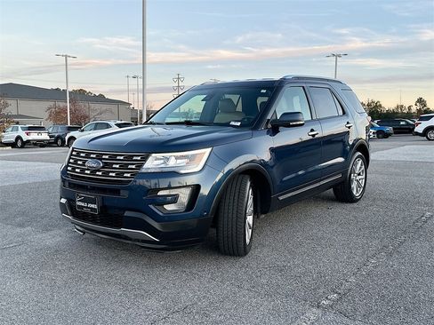 Used 2017 Ford Explorer Limited w/ Equipment Group 301A image 2