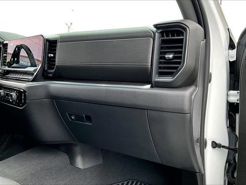 Used 2022 Chevrolet Silverado 1500 LT AWD/4WD image 13