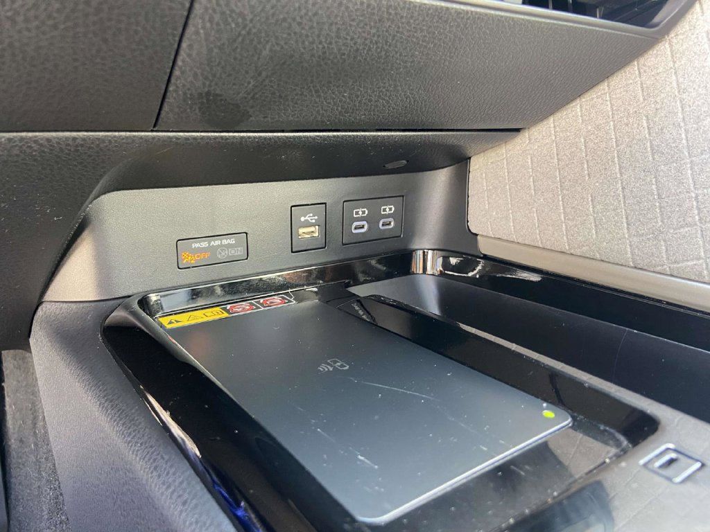 Used 2025 Toyota Camry XLE FWD image 25