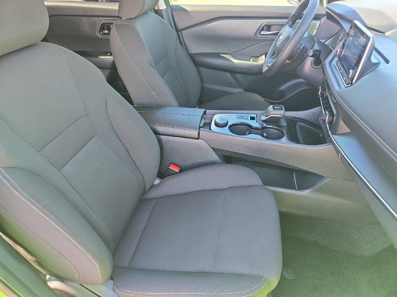 Used 2025 Nissan Rogue S AWD/4WD image 10