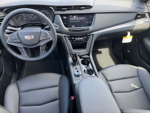 New 2025 Cadillac XT5 Luxury image 14