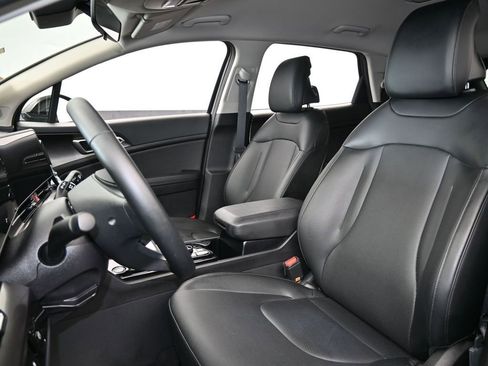 Used 2025 Kia Sportage EX image 10