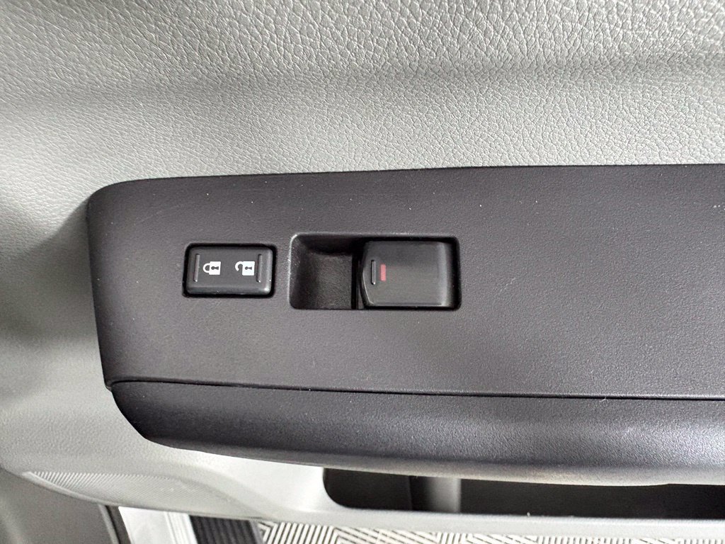 Used 2018 Nissan NV 3500 SL RWD image 40