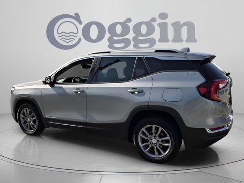 Used 2024 GMC Terrain SLT AWD/4WD image 3