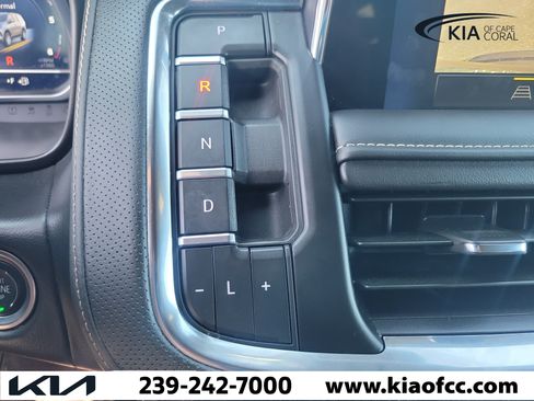Used 2024 Chevrolet Tahoe Premier RWD image 32