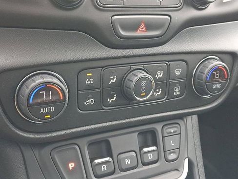 Certified 2020 GMC Terrain SLE w/ Driver Convenience Package image 17