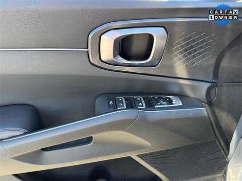 Used 2024 Kia Sorento EX w/ Panoramic Sunroof Package image 8