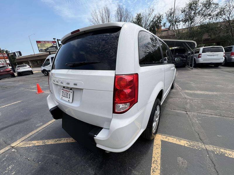 Used 2018 Dodge Grand Caravan SE FWD image 10