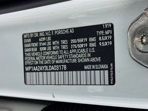 Used 2020 Porsche Cayenne image 38