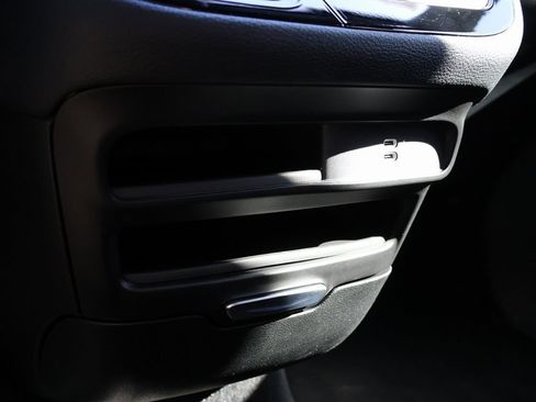 Used 2026 Chrysler Pacifica Select image 39
