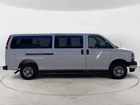 Used 2025 Chevrolet Express 3500 LT w/ LT Preferred Equipment Group RWD image 6
