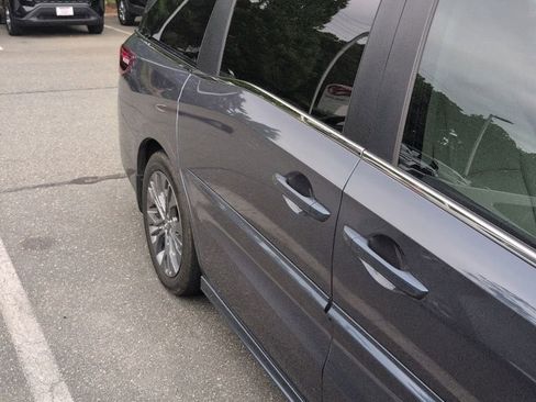 Used 2025 Honda Odyssey Touring image 12