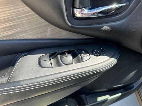 Used 2017 Nissan Murano SV w/ Premium Plus Package FWD image 4