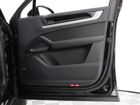 Certified 2025 Porsche Cayenne Coupe image 23