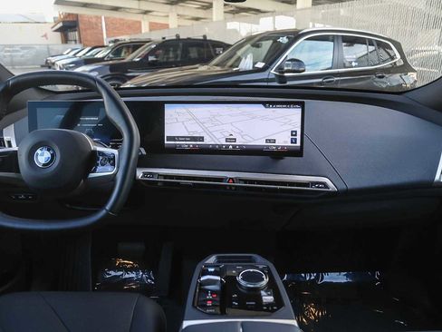 Used 2026 BMW iX xDrive45 image 9