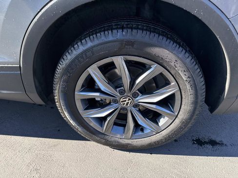 Certified 2023 Volkswagen Tiguan SE w/ Panoramic Sunroof Package image 6