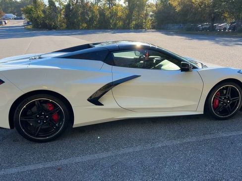 Used 2024 Chevrolet Corvette Stingray w/ Stealth Interior Trim Package image 5