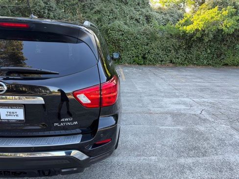 Used 2017 Nissan Pathfinder Platinum image 9