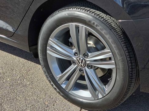 Used 2024 Volkswagen Jetta SE image 12