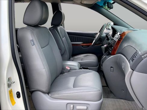Used 2010 Toyota Sienna XLE w/ Towing Prep Pkg FWD image 8