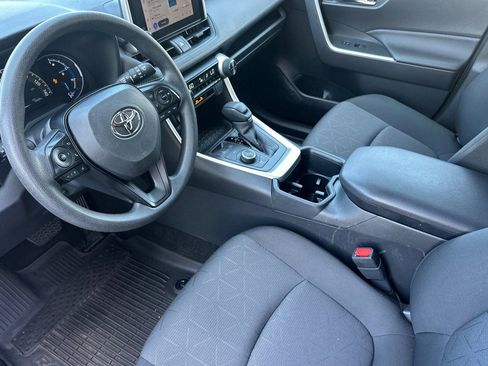 Used 2025 Toyota RAV4 XLE AWD/4WD image 10