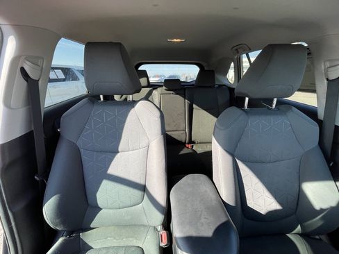 Used 2020 Toyota RAV4 XLE image 27
