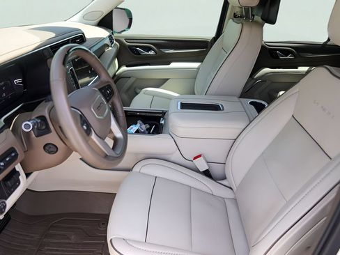 Used 2023 GMC Yukon Denali w/ Denali Reserve Package AWD/4WD image 9