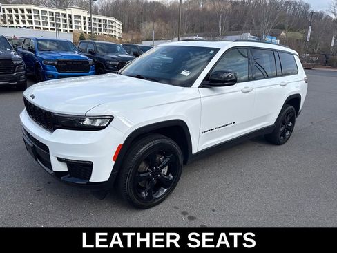 Used 2024 Jeep Grand Cherokee L Limited w/ Black Appearance Package image 10