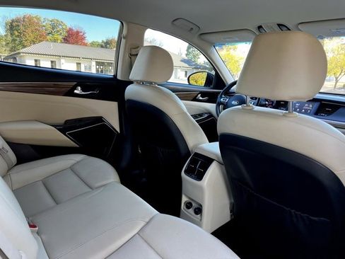 Used 2019 Kia Cadenza Premium image 22