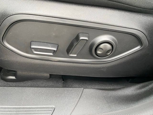 Used 2026 Jeep Cherokee Laredo AWD/4WD image 19