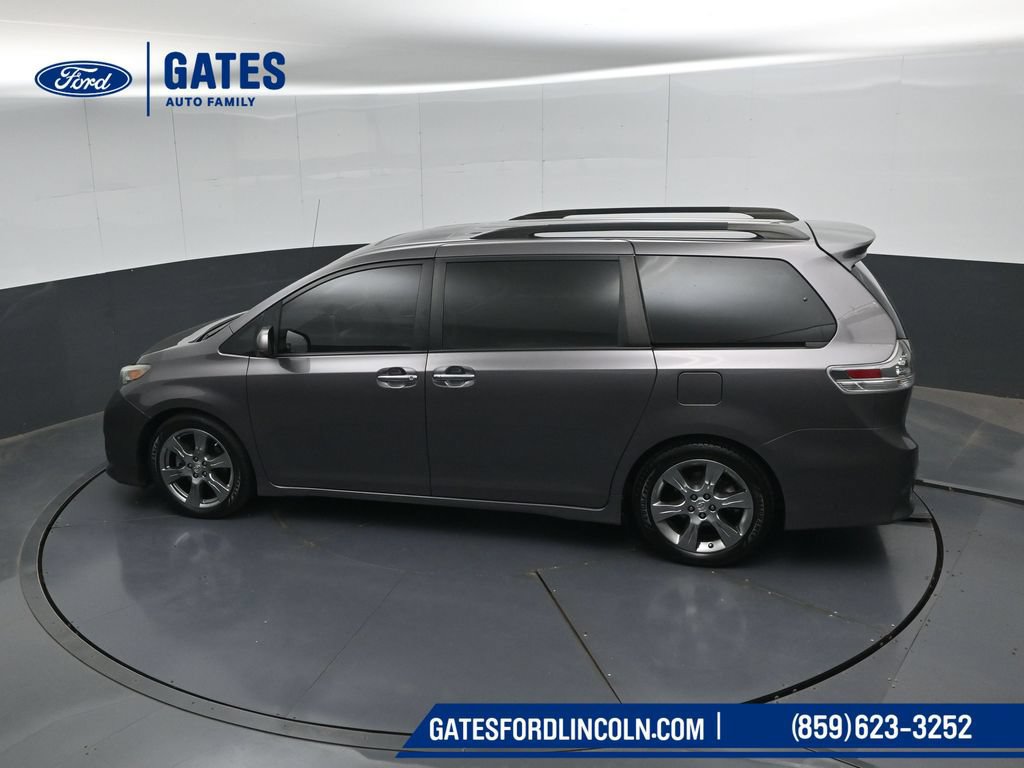 Used 2014 Toyota Sienna SE FWD image 49